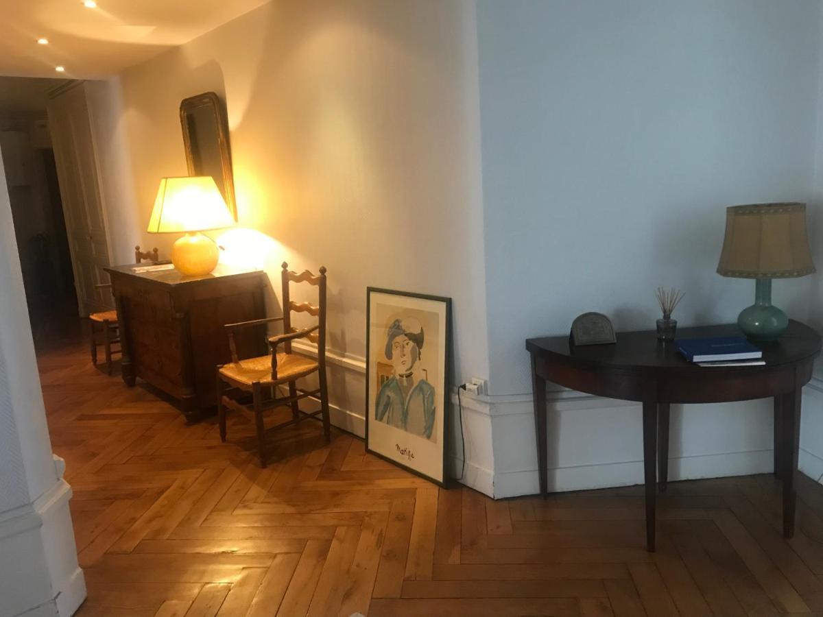 Berges du Rhône/ Chambre avec balcon Lyon Extérieur photo